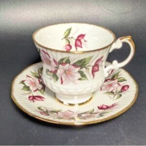 Elizabethan Bone China Teacup Saucer Pink Floral Gold Trim Vintage Set